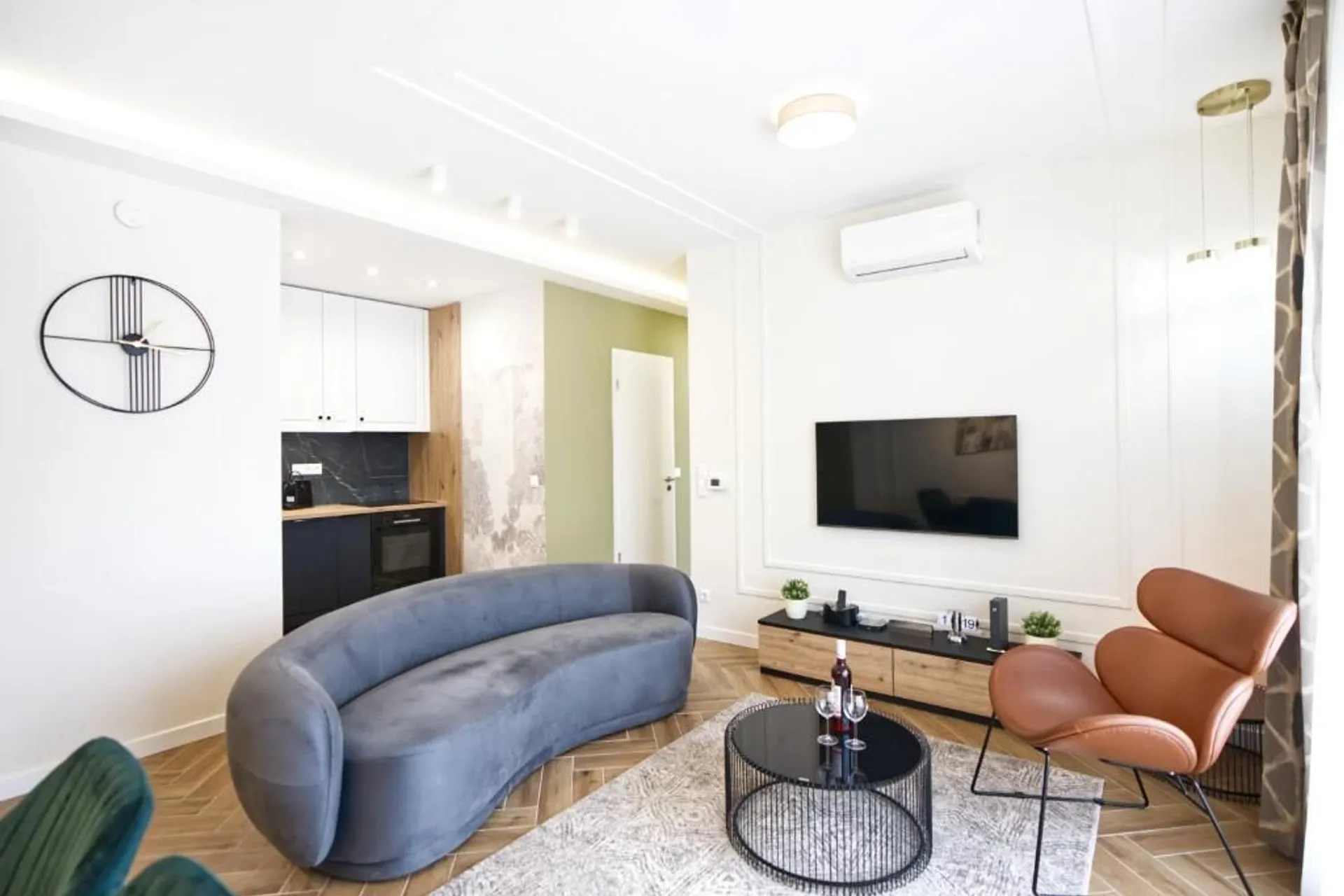 Lonyay Downtown Apartments by FirstHost